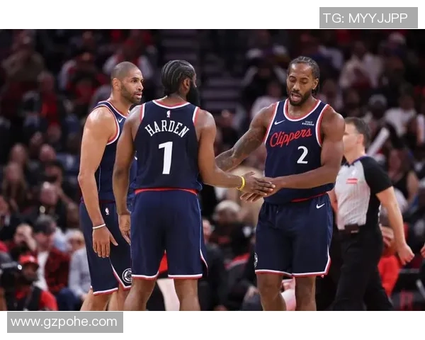 快船难逃2连败！背靠背应战西部强敌，哈登莱昂纳德疲态尽显